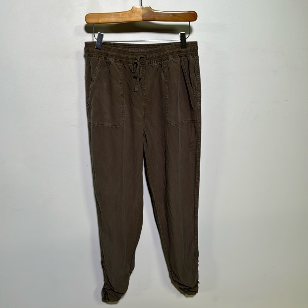 Thread Supply Woman’s Drawstring Capri Pant Size M